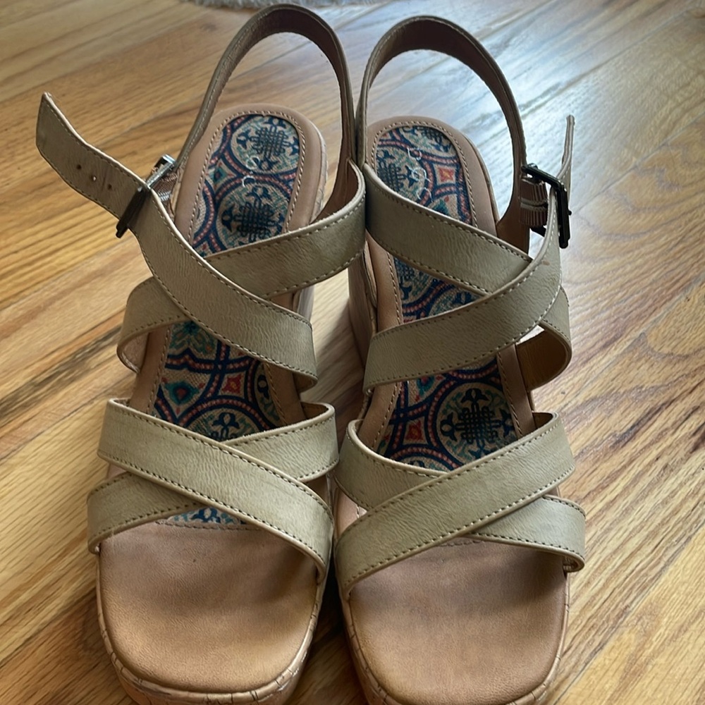 NWT Never Worn B. O. C CHIANA Wedge Sandal Size 10 M